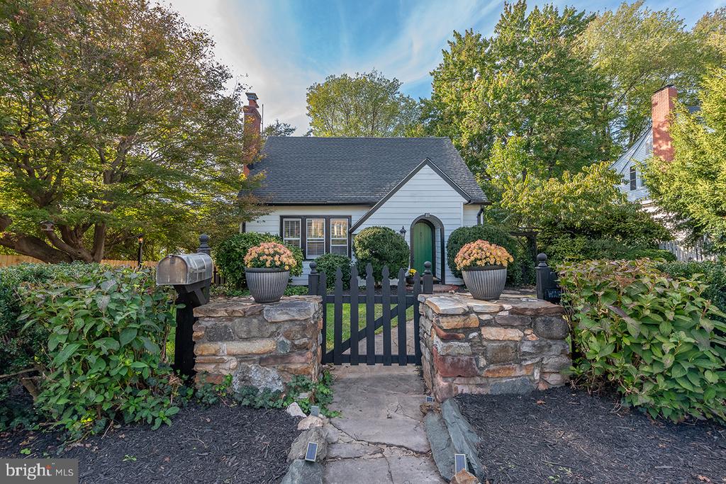 222 LOCUST ST, WARRENTON, Virginia 20186, 4 Bedrooms Bedrooms, ,2 BathroomsBathrooms,Residential,222 LOCUST ST,VAFQ2018226 MLS # VAFQ2018226