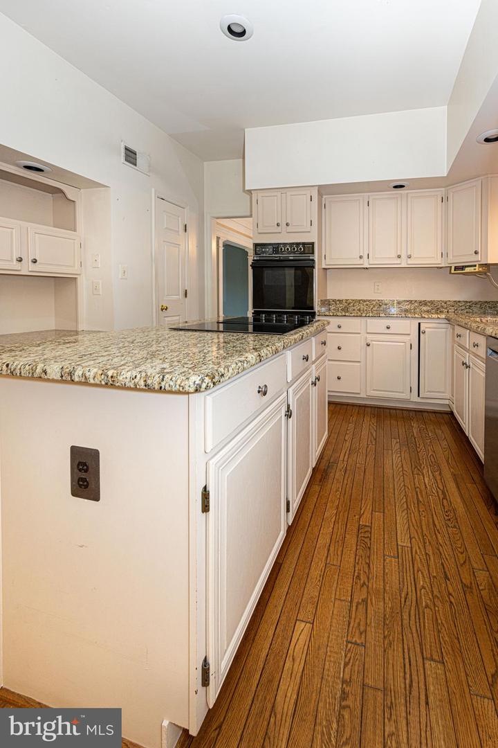 7981 OAK BRIDGE LN, FAIRFAX STATION, Virginia 22039, 4 Bedrooms Bedrooms, ,3 BathroomsBathrooms,Residential,For sale,7981 OAK BRIDGE LN,VAFX2262844 MLS # VAFX2262844