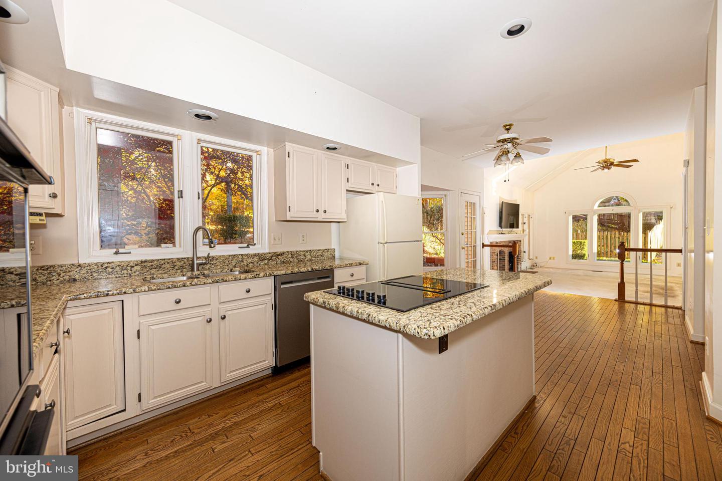 7981 OAK BRIDGE LN, FAIRFAX STATION, Virginia 22039, 4 Bedrooms Bedrooms, ,3 BathroomsBathrooms,Residential,For sale,7981 OAK BRIDGE LN,VAFX2262844 MLS # VAFX2262844