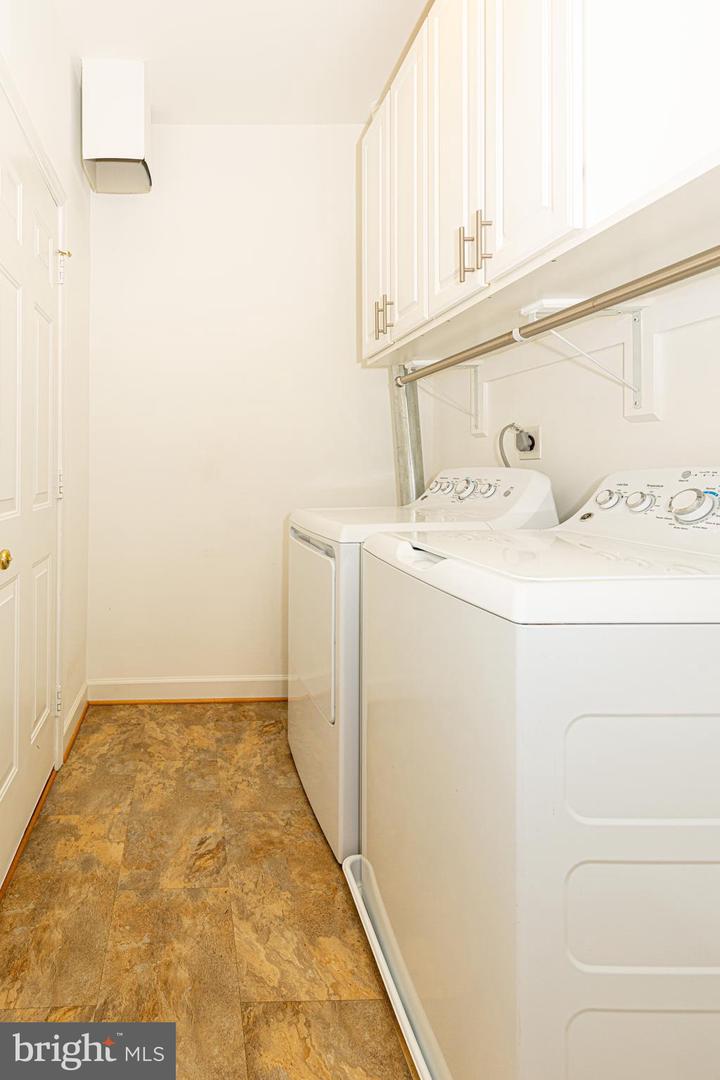 7981 OAK BRIDGE LN, FAIRFAX STATION, Virginia 22039, 4 Bedrooms Bedrooms, ,3 BathroomsBathrooms,Residential,For sale,7981 OAK BRIDGE LN,VAFX2262844 MLS # VAFX2262844