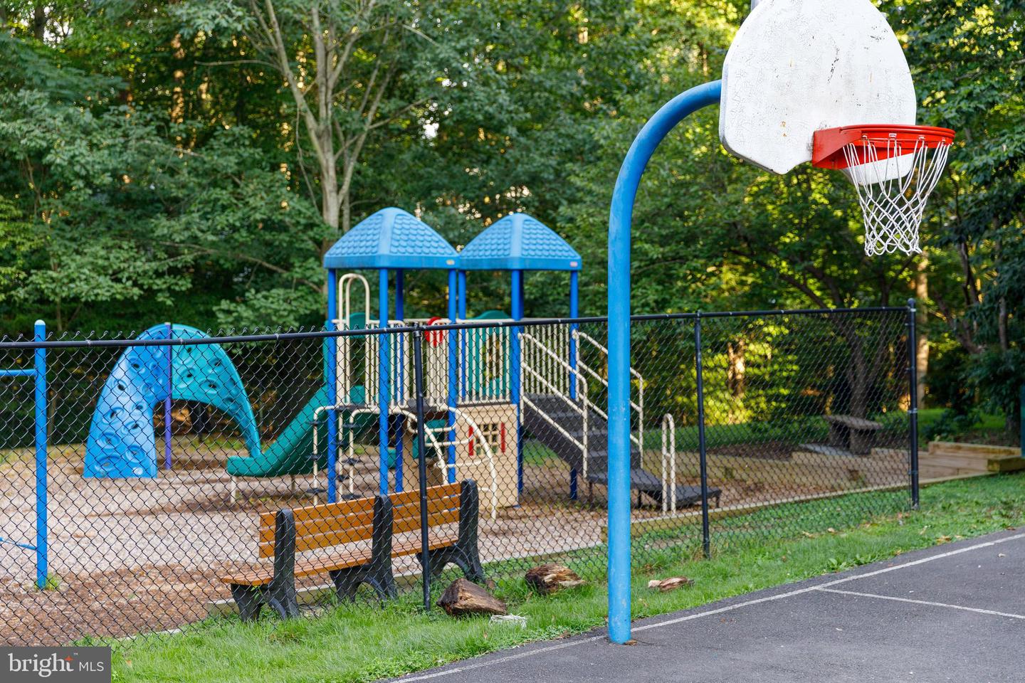 7981 OAK BRIDGE LN, FAIRFAX STATION, Virginia 22039, 4 Bedrooms Bedrooms, ,3 BathroomsBathrooms,Residential,For sale,7981 OAK BRIDGE LN,VAFX2262844 MLS # VAFX2262844