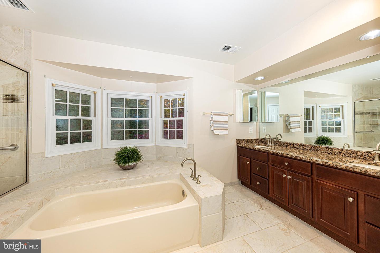 7981 OAK BRIDGE LN, FAIRFAX STATION, Virginia 22039, 4 Bedrooms Bedrooms, ,3 BathroomsBathrooms,Residential,For sale,7981 OAK BRIDGE LN,VAFX2262844 MLS # VAFX2262844