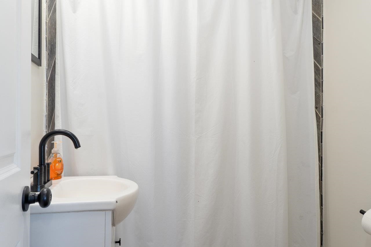 2290 NEWTOWN RD, ELKTON, Virginia 22827, 3 Bedrooms Bedrooms, ,1 BathroomBathrooms,Residential,2290 NEWTOWN RD,670374 MLS # 670374 2290 NEWTOWN RD, ELKTON, Virginia 22827, 3 Bedrooms Bedrooms, ,1 BathroomBathrooms,Residential,2290 NEWTOWN RD,670374 MLS # 670374