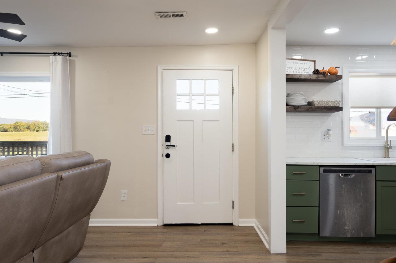 2290 NEWTOWN RD, ELKTON, Virginia 22827, 3 Bedrooms Bedrooms, ,1 BathroomBathrooms,Residential,2290 NEWTOWN RD,670374 MLS # 670374 2290 NEWTOWN RD, ELKTON, Virginia 22827, 3 Bedrooms Bedrooms, ,1 BathroomBathrooms,Residential,2290 NEWTOWN RD,670374 MLS # 670374