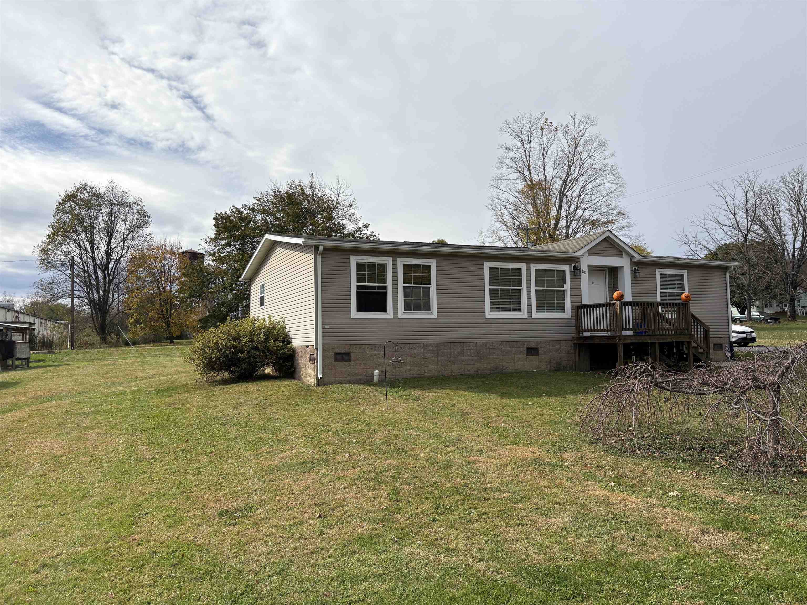 88 N POPLAR AVE, CRAIGSVILLE, Virginia 24430, 3 Bedrooms Bedrooms, ,2 BathroomsBathrooms,Residential,88 N POPLAR AVE,670897 MLS # 670897