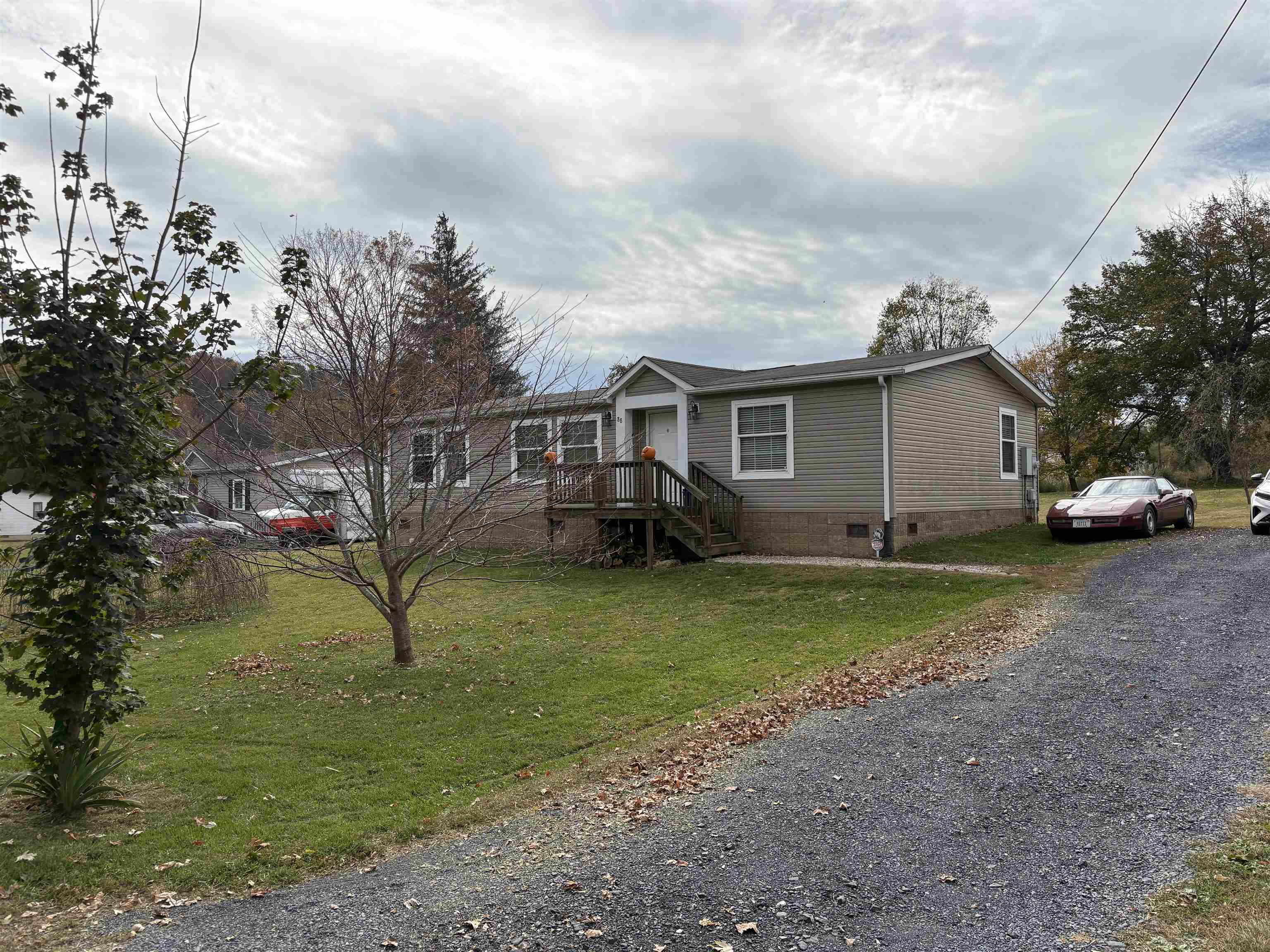 88 N POPLAR AVE, CRAIGSVILLE, Virginia 24430, 3 Bedrooms Bedrooms, ,2 BathroomsBathrooms,Residential,88 N POPLAR AVE,670897 MLS # 670897
