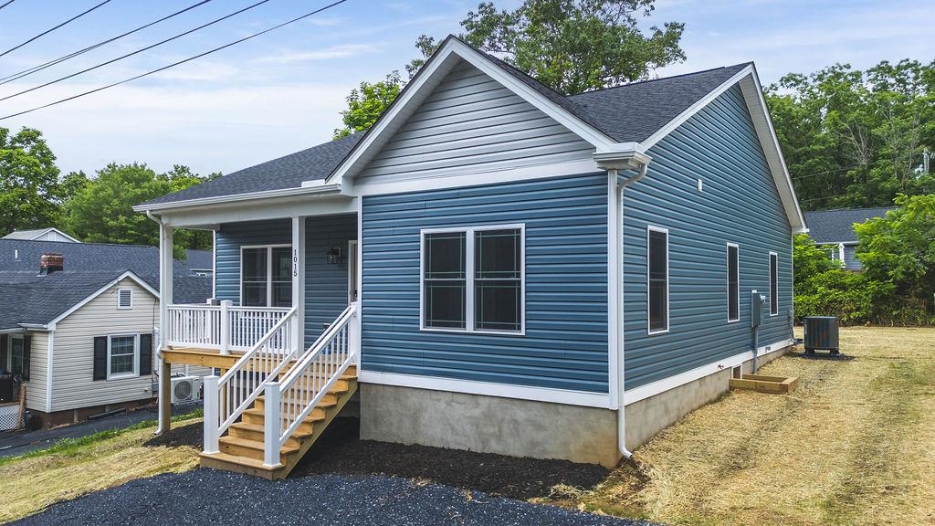 1025 FRYE ST, WAYNESBORO, Virginia 22980, 3 Bedrooms Bedrooms, ,2 BathroomsBathrooms,Residential,1025 FRYE ST,670899 MLS # 670899