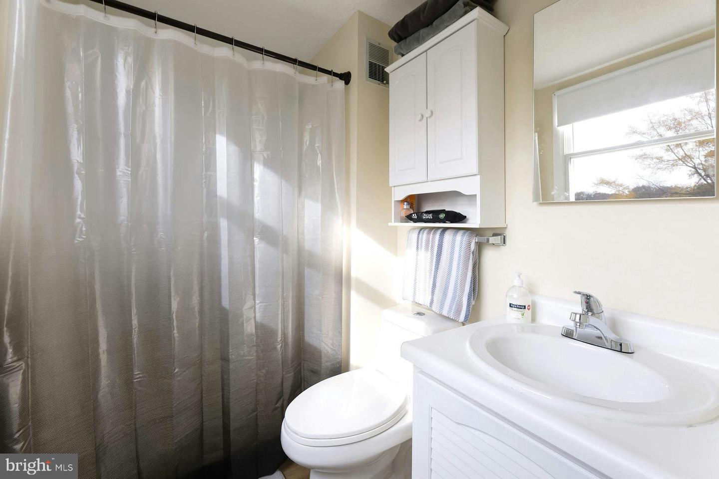 10297 WOODMONT CT, MANASSAS, Virginia 20110, 4 Bedrooms Bedrooms, 12 Rooms Rooms,2 BathroomsBathrooms,Residential,For sale,10297 WOODMONT CT,VAMN2009652 MLS # VAMN2009652