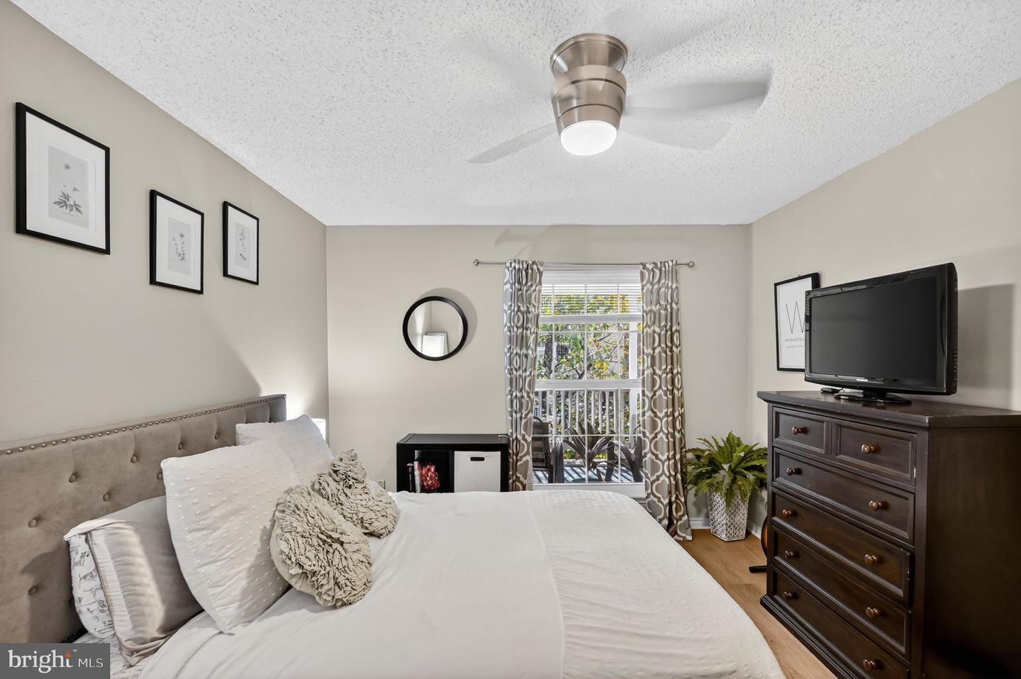 1530 LINCOLN WAY #302, MCLEAN, Virginia 22102, 1 Bedroom Bedrooms, ,1 BathroomBathrooms,Residential,For sale,1530 LINCOLN WAY #302,VAFX2278394 MLS # VAFX2278394