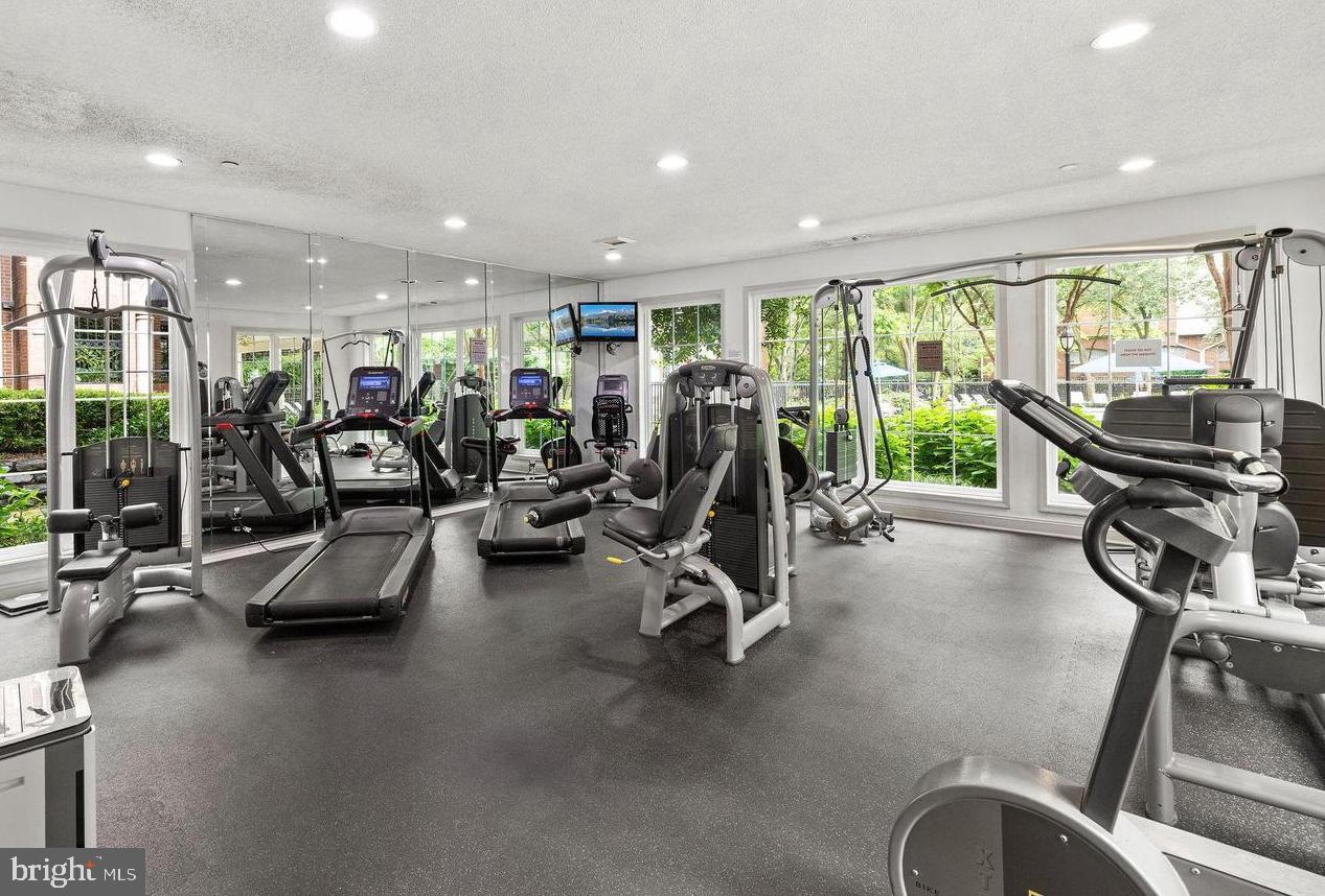 1530 LINCOLN WAY #302, MCLEAN, Virginia 22102, 1 Bedroom Bedrooms, ,1 BathroomBathrooms,Residential,For sale,1530 LINCOLN WAY #302,VAFX2278394 MLS # VAFX2278394