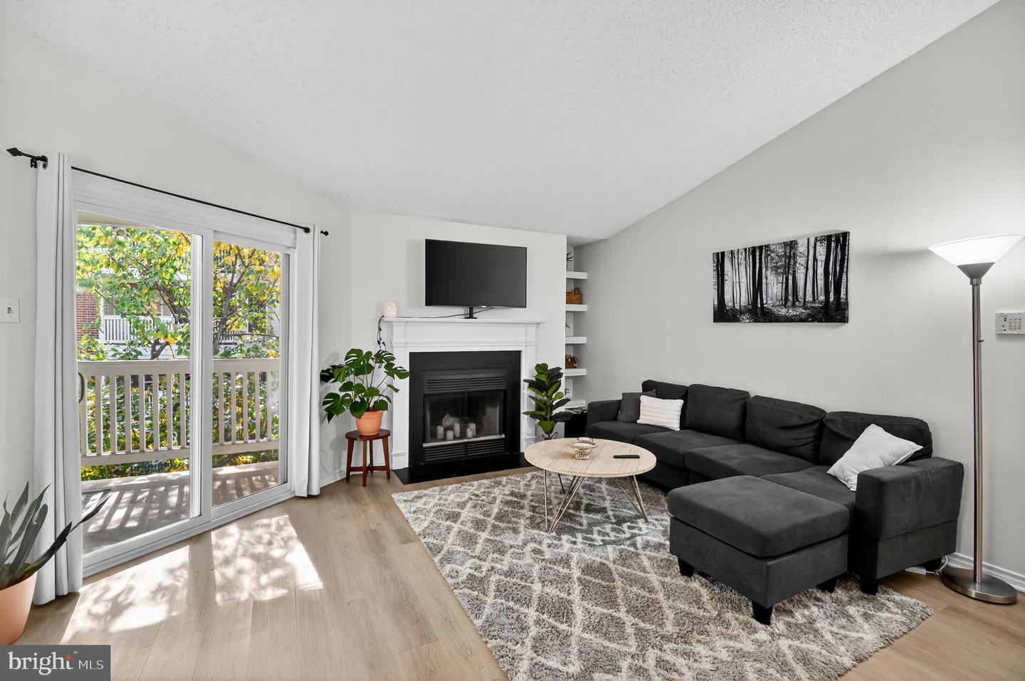 1530 LINCOLN WAY #302, MCLEAN, Virginia 22102, 1 Bedroom Bedrooms, ,1 BathroomBathrooms,Residential,For sale,1530 LINCOLN WAY #302,VAFX2278394 MLS # VAFX2278394