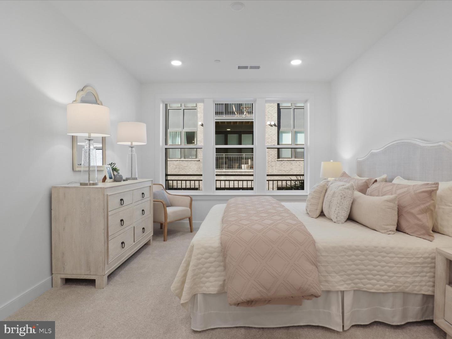 21731 DOVEKIE TER #205, ASHBURN, Virginia 20147, 2 Bedrooms Bedrooms, ,2 BathroomsBathrooms,Residential,For sale,21731 DOVEKIE TER #205,VALO2110824 MLS # VALO2110824