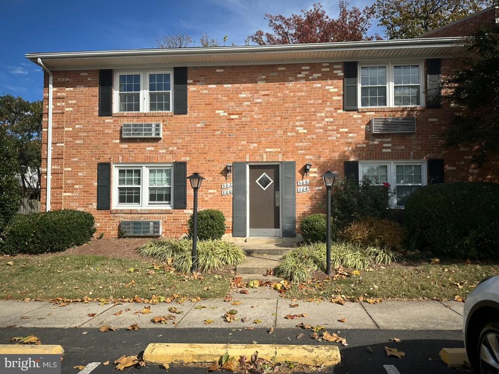 306 E FURMAN DR, STERLING, Virginia 20164, 1 Bedroom Bedrooms, ,1 BathroomBathrooms,Residential,For sale,306 E FURMAN DR,VALO2110830 MLS # VALO2110830