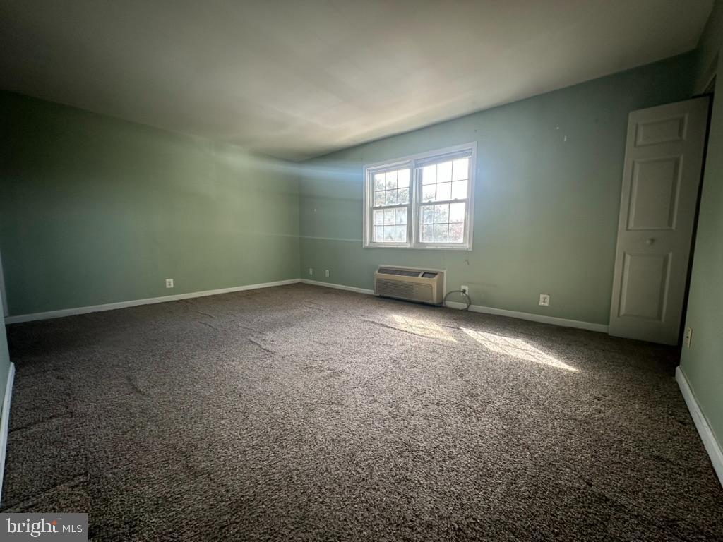 306 E FURMAN DR, STERLING, Virginia 20164, 1 Bedroom Bedrooms, ,1 BathroomBathrooms,Residential,For sale,306 E FURMAN DR,VALO2110830 MLS # VALO2110830