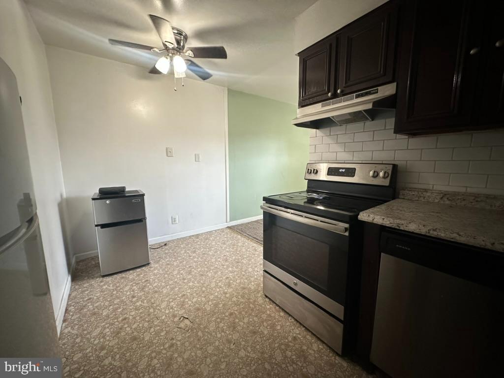 306 E FURMAN DR, STERLING, Virginia 20164, 1 Bedroom Bedrooms, ,1 BathroomBathrooms,Residential,For sale,306 E FURMAN DR,VALO2110830 MLS # VALO2110830