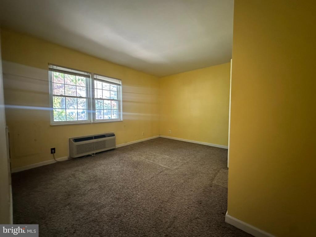 306 E FURMAN DR, STERLING, Virginia 20164, 1 Bedroom Bedrooms, ,1 BathroomBathrooms,Residential,For sale,306 E FURMAN DR,VALO2110830 MLS # VALO2110830