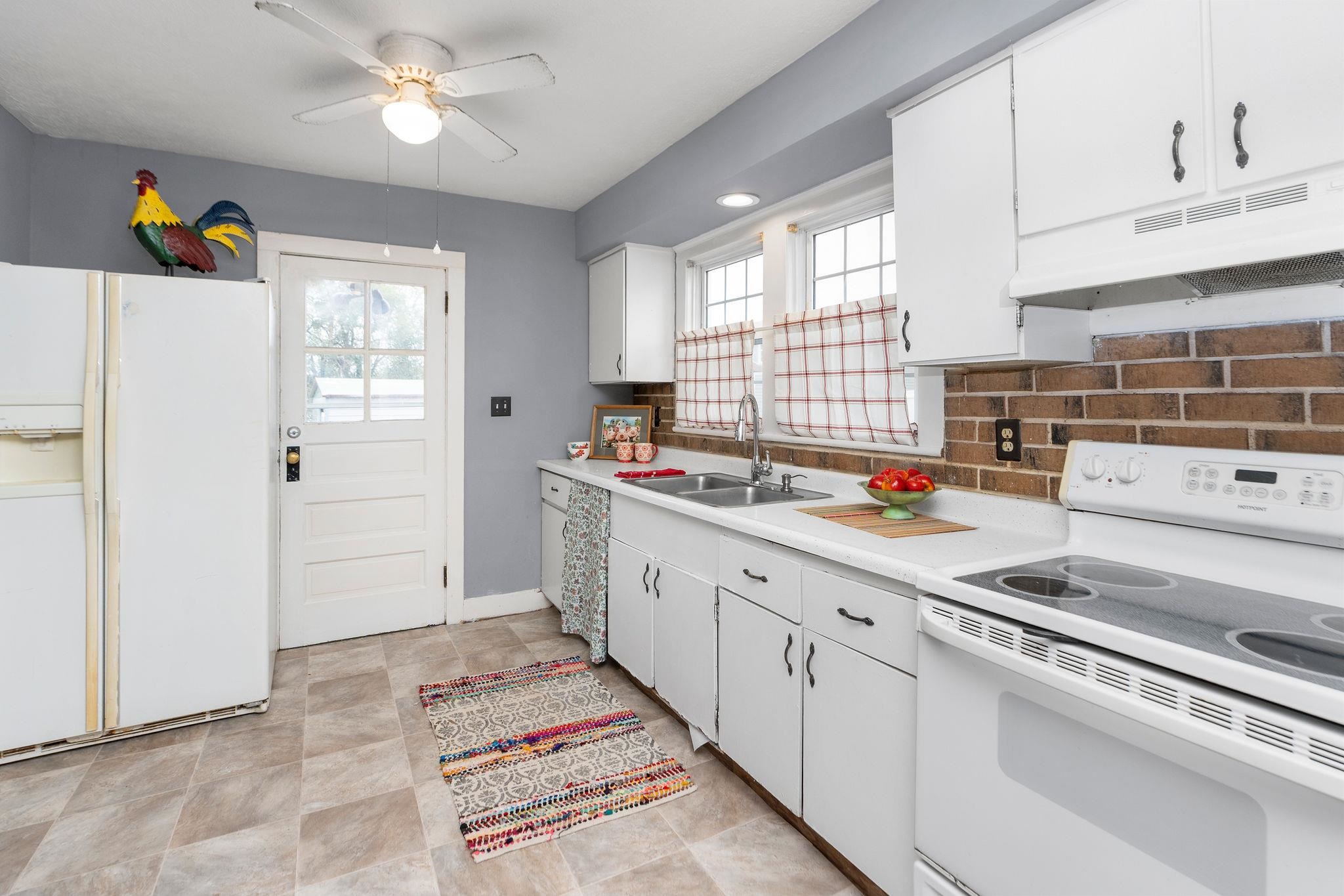 712 NELSON ST, STAUNTON, Virginia 24401, 3 Bedrooms Bedrooms, ,1 BathroomBathrooms,Residential,712 NELSON ST,670565 MLS # 670565