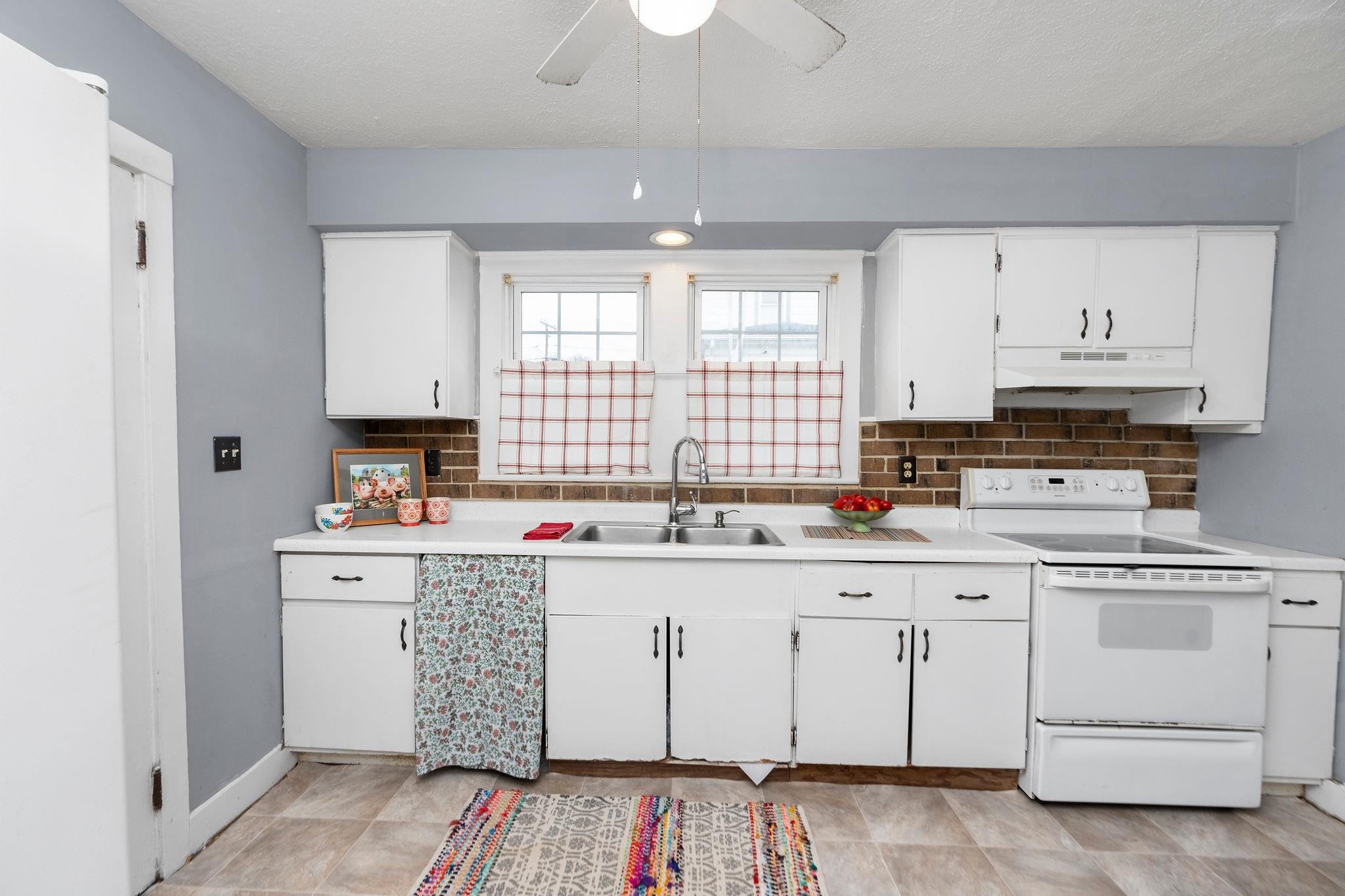 712 NELSON ST, STAUNTON, Virginia 24401, 3 Bedrooms Bedrooms, ,1 BathroomBathrooms,Residential,712 NELSON ST,670565 MLS # 670565