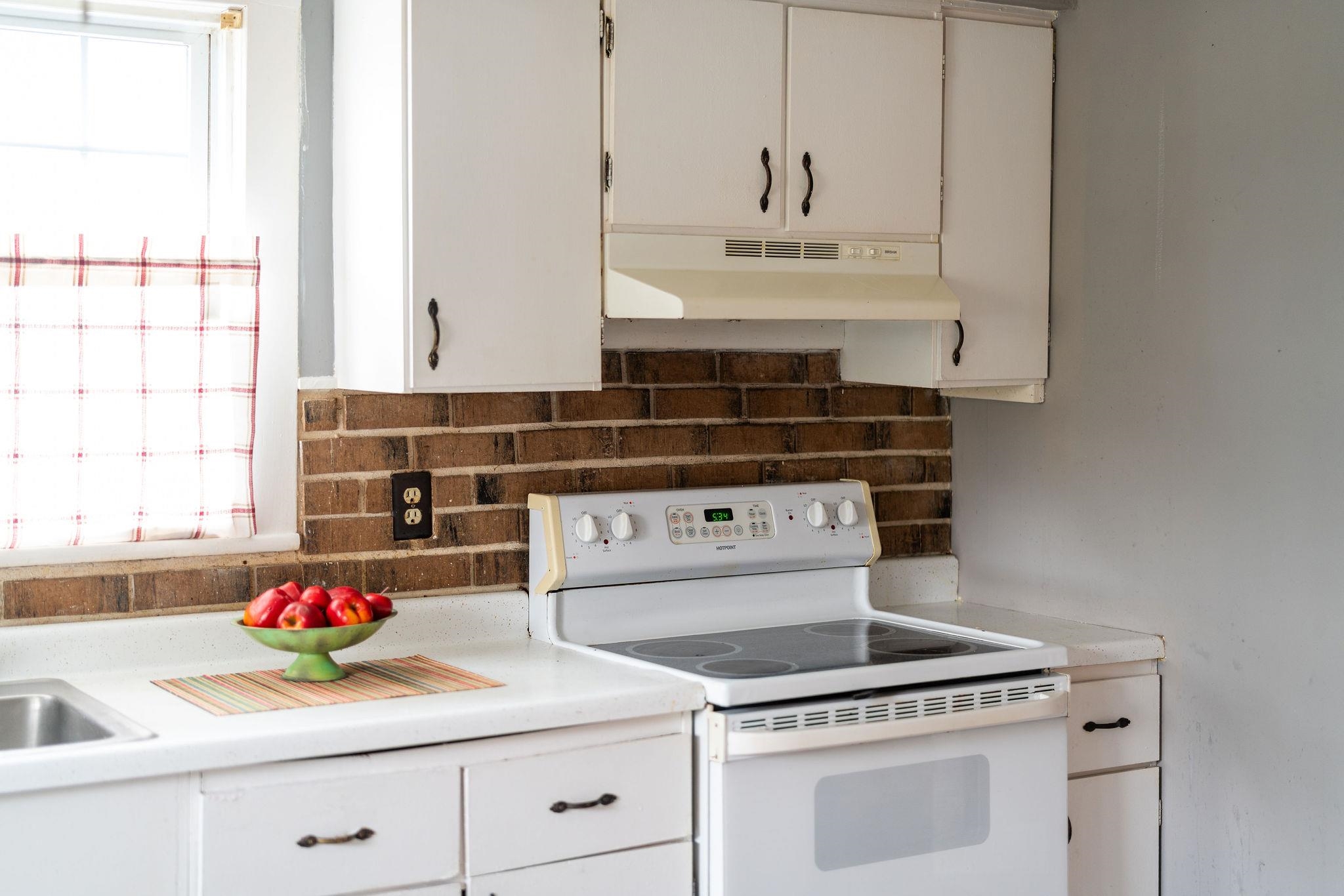 712 NELSON ST, STAUNTON, Virginia 24401, 3 Bedrooms Bedrooms, ,1 BathroomBathrooms,Residential,712 NELSON ST,670565 MLS # 670565