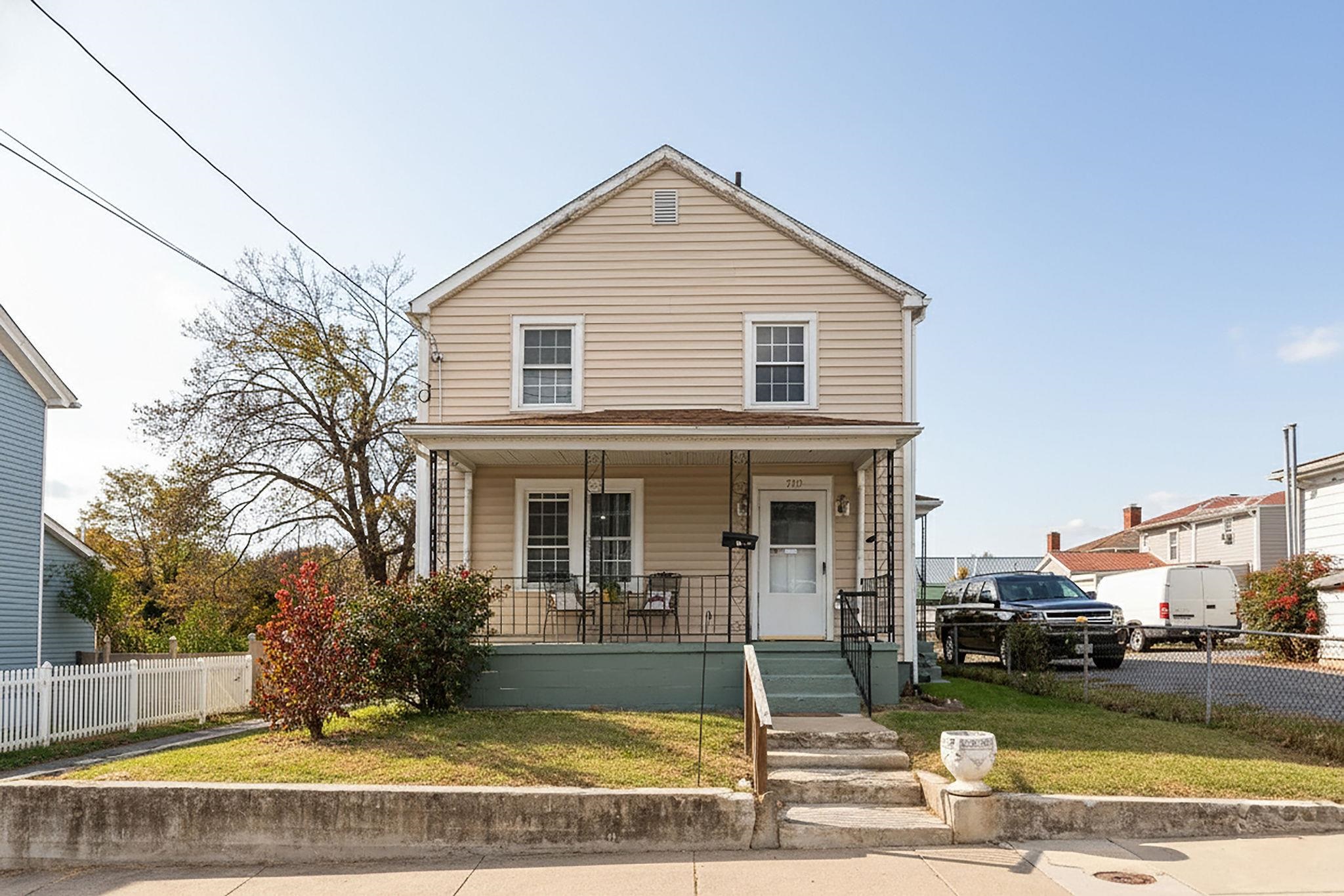 712 NELSON ST, STAUNTON, Virginia 24401, 3 Bedrooms Bedrooms, ,1 BathroomBathrooms,Residential,712 NELSON ST,670565 MLS # 670565