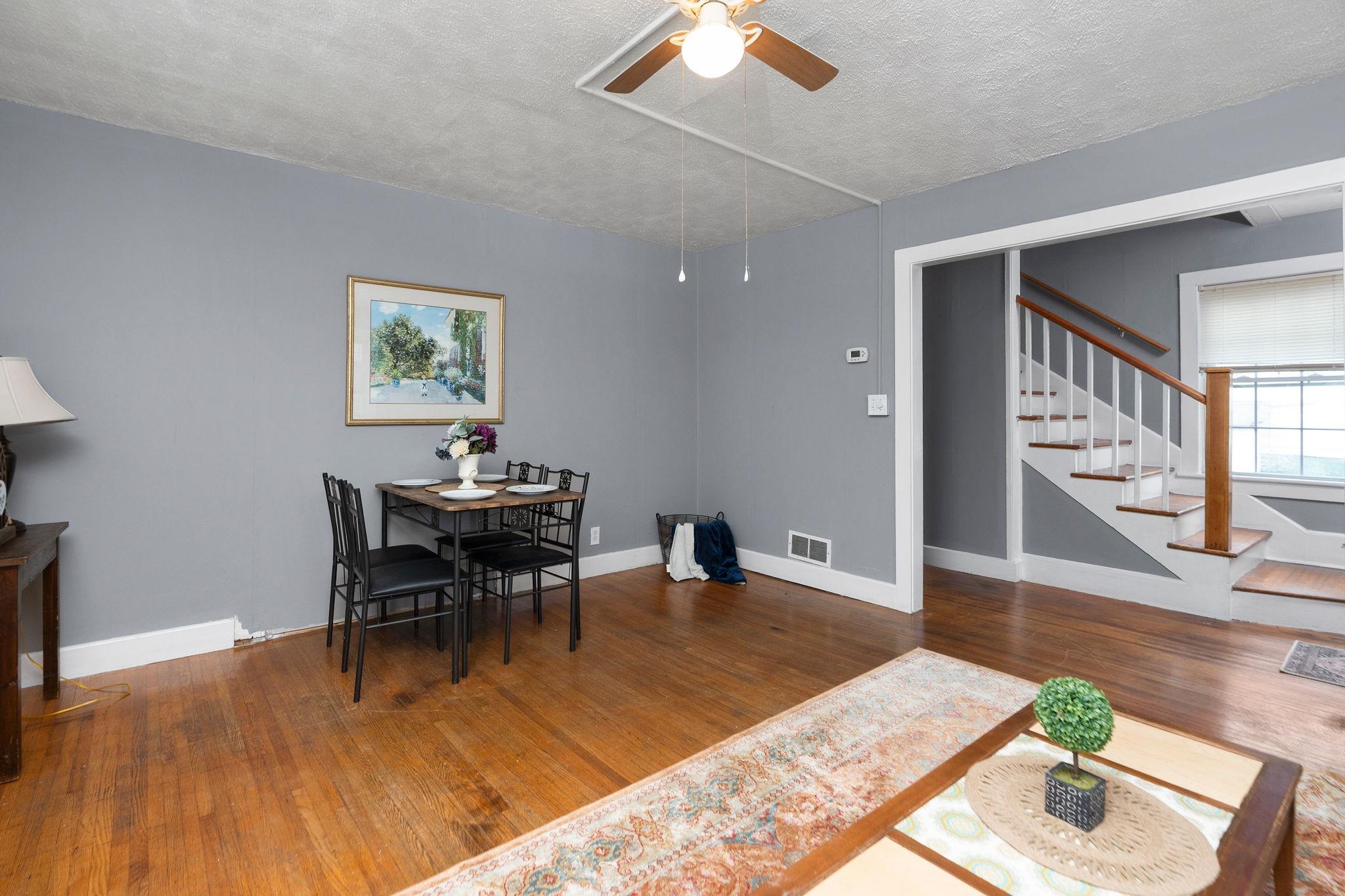 712 NELSON ST, STAUNTON, Virginia 24401, 3 Bedrooms Bedrooms, ,1 BathroomBathrooms,Residential,712 NELSON ST,670565 MLS # 670565