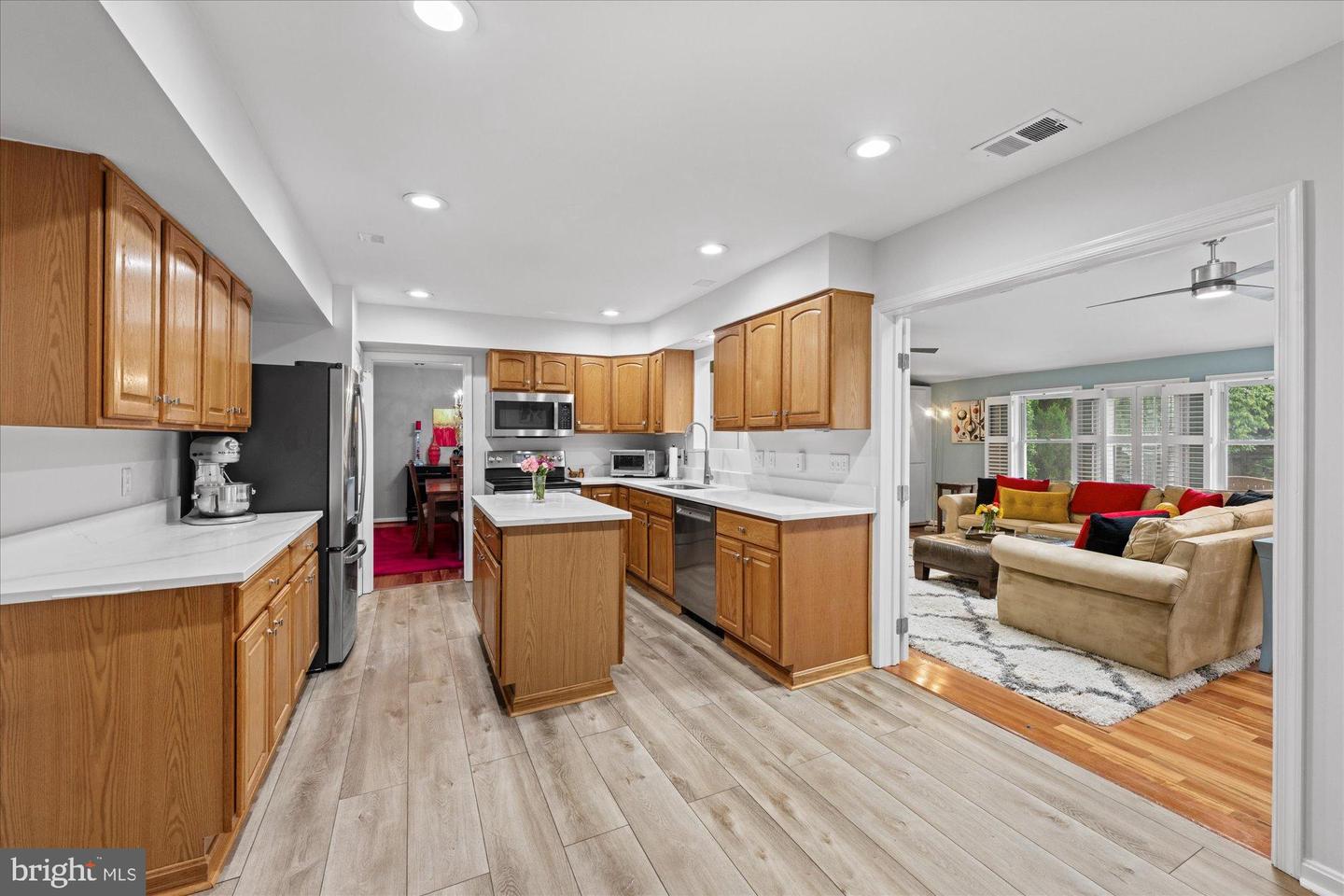 7204 RACEPOINT WAY, ALEXANDRIA, Virginia 22315, 4 Bedrooms Bedrooms, 13 Rooms Rooms,3 BathroomsBathrooms,Residential,For sale,7204 RACEPOINT WAY,VAFX2270186 MLS # VAFX2270186