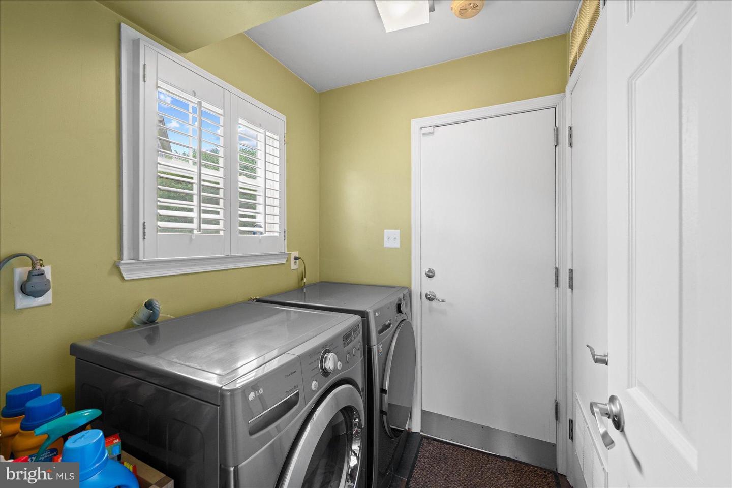 7204 RACEPOINT WAY, ALEXANDRIA, Virginia 22315, 4 Bedrooms Bedrooms, 13 Rooms Rooms,3 BathroomsBathrooms,Residential,For sale,7204 RACEPOINT WAY,VAFX2270186 MLS # VAFX2270186