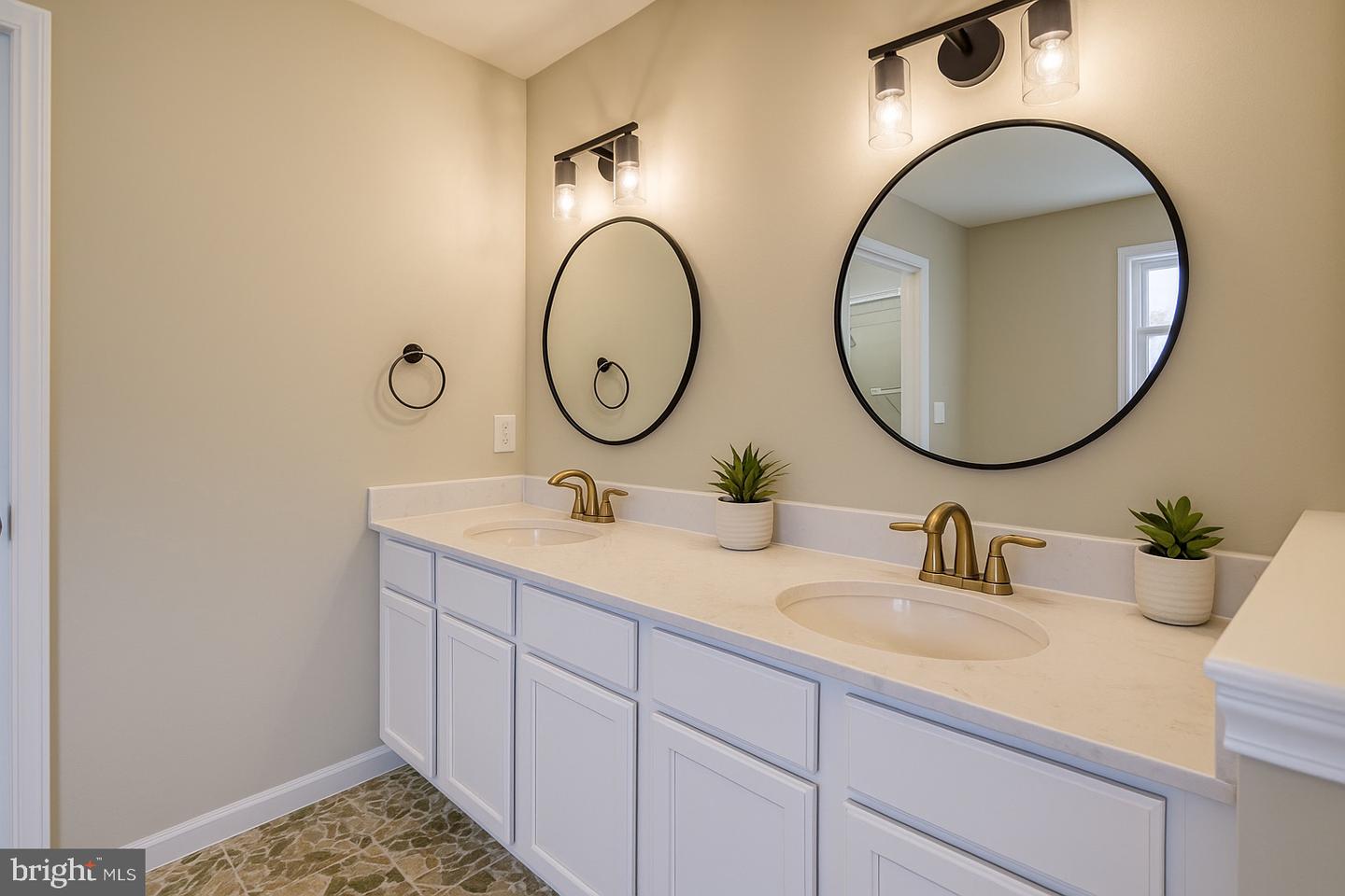 4 LEE DRIVE, LINDEN, Virginia 22642, 3 Bedrooms Bedrooms, ,2 BathroomsBathrooms,Residential,For sale,4 LEE DRIVE,VAWR2012742 MLS # VAWR2012742