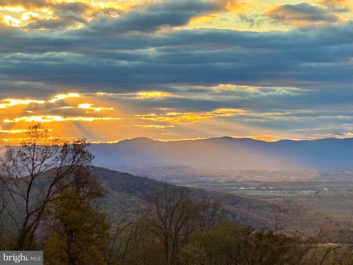 4 LEE DRIVE, LINDEN, Virginia 22642, 3 Bedrooms Bedrooms, ,2 BathroomsBathrooms,Residential,For sale,4 LEE DRIVE,VAWR2012742 MLS # VAWR2012742