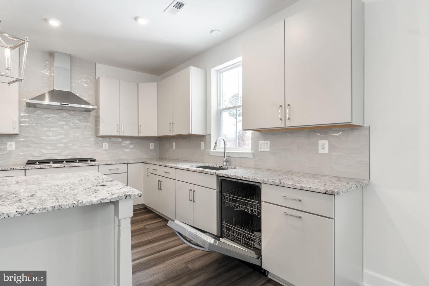 11568 CHAPMAN MILL DR, GLEN ALLEN, Virginia 23060, 4 Bedrooms Bedrooms, ,2 BathroomsBathrooms,Residential,For sale,11568 CHAPMAN MILL DR,VAHN2001112 MLS # VAHN2001112