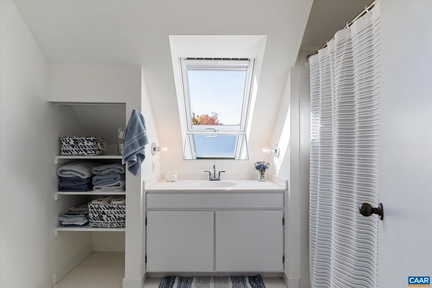 301 NW 2ND ST #C, CHARLOTTESVILLE, Virginia 22902, 2 Bedrooms Bedrooms, ,2 BathroomsBathrooms,Residential,For sale,301 NW 2ND ST #C,670896 MLS # 670896