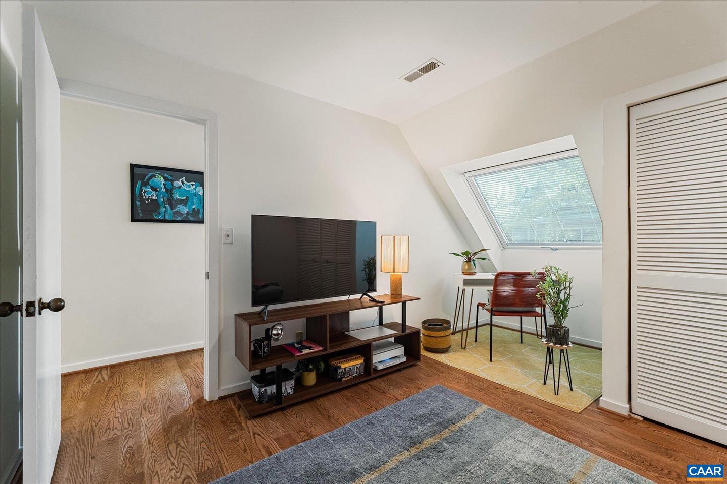 301 NW 2ND ST #C, CHARLOTTESVILLE, Virginia 22902, 2 Bedrooms Bedrooms, ,2 BathroomsBathrooms,Residential,For sale,301 NW 2ND ST #C,670896 MLS # 670896