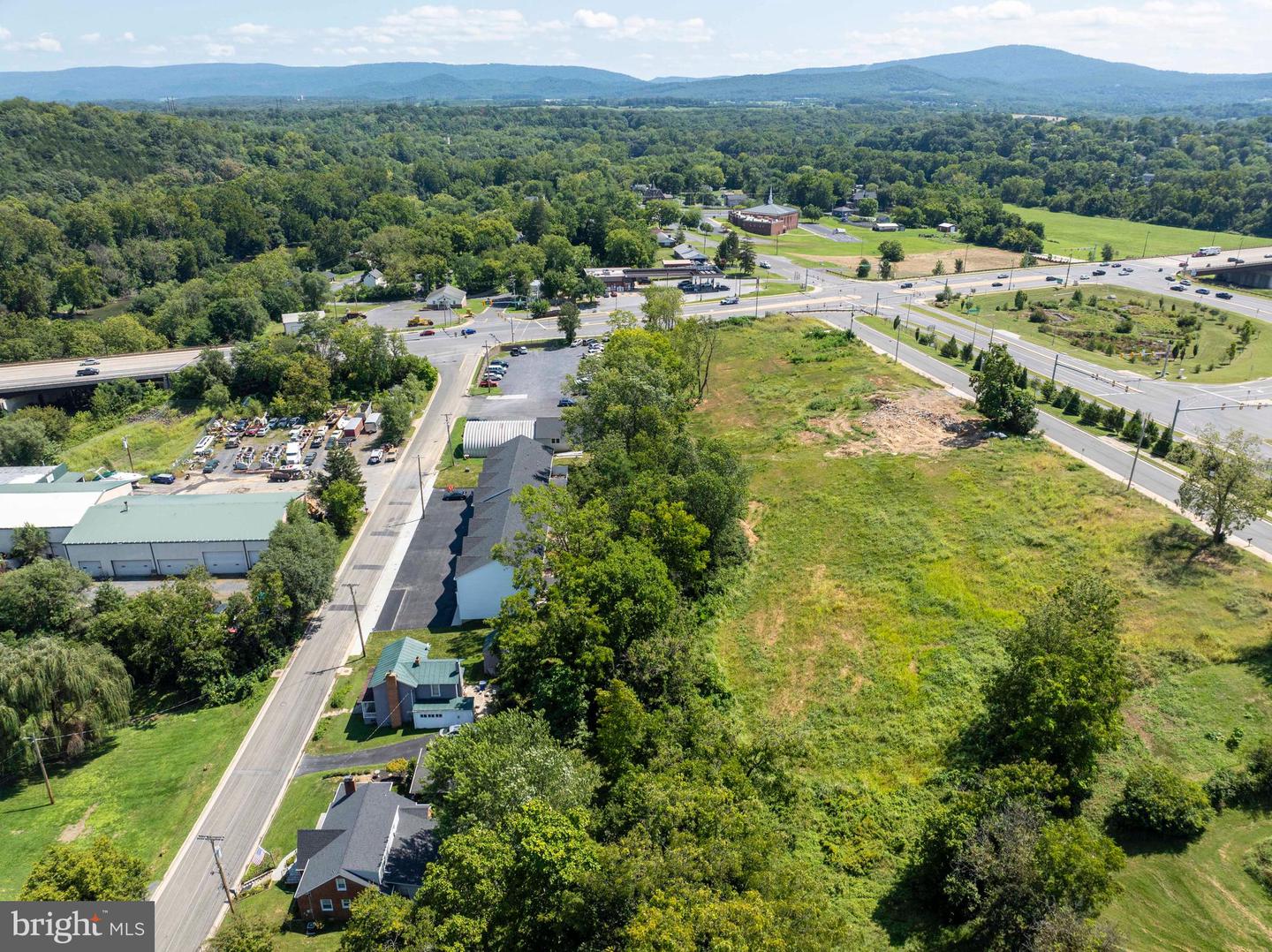 33 DUCK ST W, FRONT ROYAL, Virginia 22630, 3 Bedrooms Bedrooms, ,3 BathroomsBathrooms,Residential,For sale,33 DUCK ST W,VAWR2012746 MLS # VAWR2012746