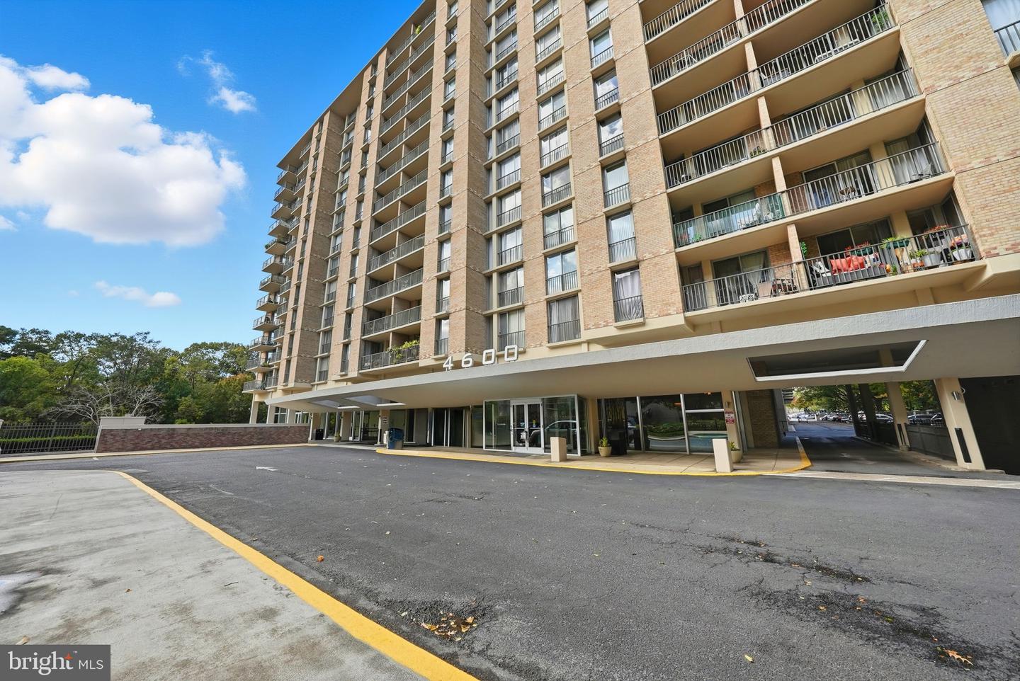 4600 S FOUR MILE RUN DR #321, ARLINGTON, Virginia 22204, 1 Bedroom Bedrooms, ,1 BathroomBathrooms,Residential,For sale,4600 S FOUR MILE RUN DR #321,VAAR2065268 MLS # VAAR2065268