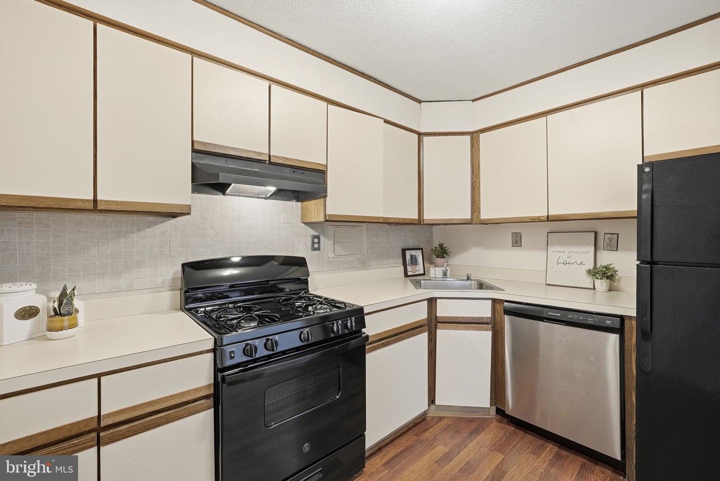 4600 S FOUR MILE RUN DR #321, ARLINGTON, Virginia 22204, 1 Bedroom Bedrooms, ,1 BathroomBathrooms,Residential,For sale,4600 S FOUR MILE RUN DR #321,VAAR2065268 MLS # VAAR2065268