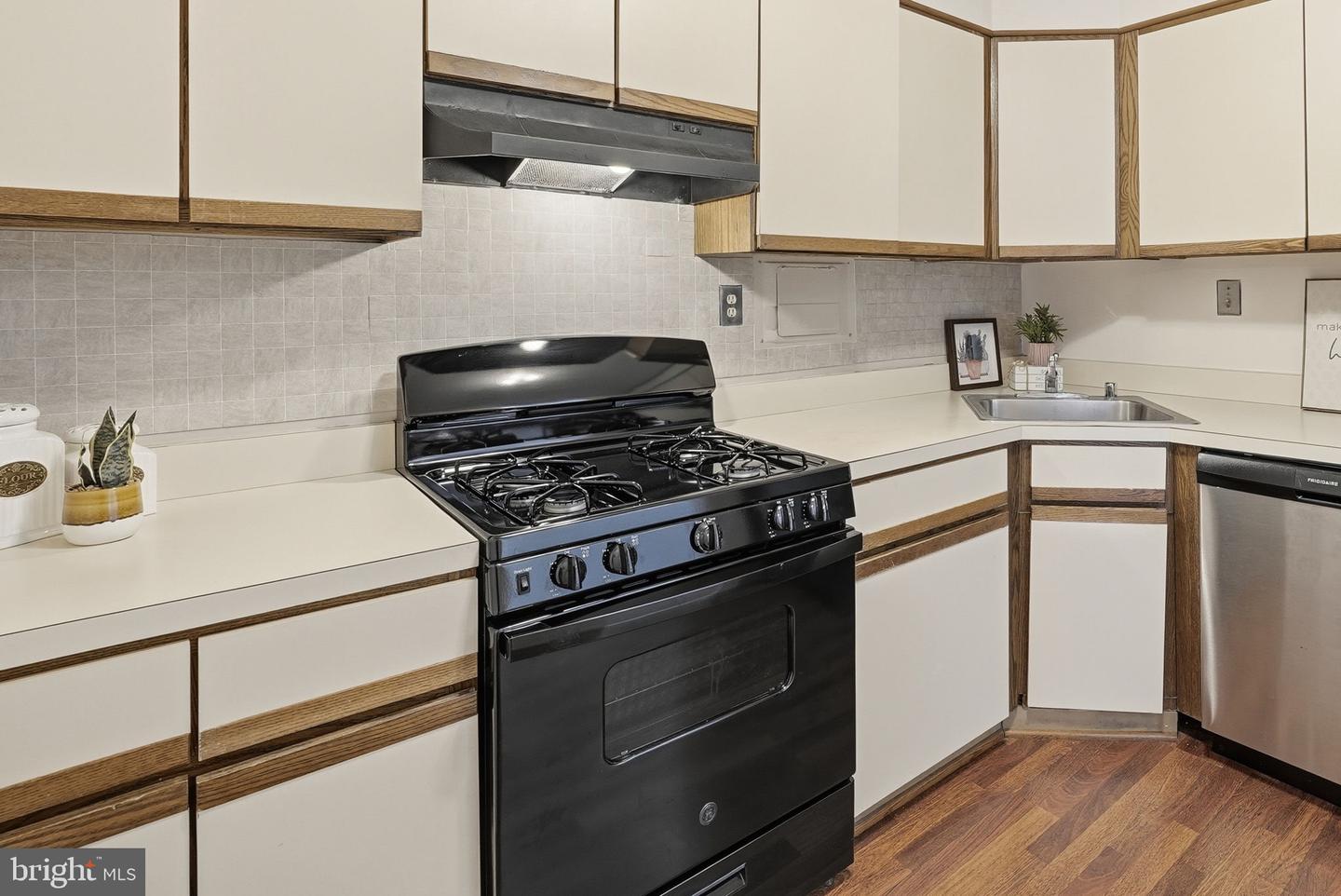 4600 S FOUR MILE RUN DR #321, ARLINGTON, Virginia 22204, 1 Bedroom Bedrooms, ,1 BathroomBathrooms,Residential,For sale,4600 S FOUR MILE RUN DR #321,VAAR2065268 MLS # VAAR2065268