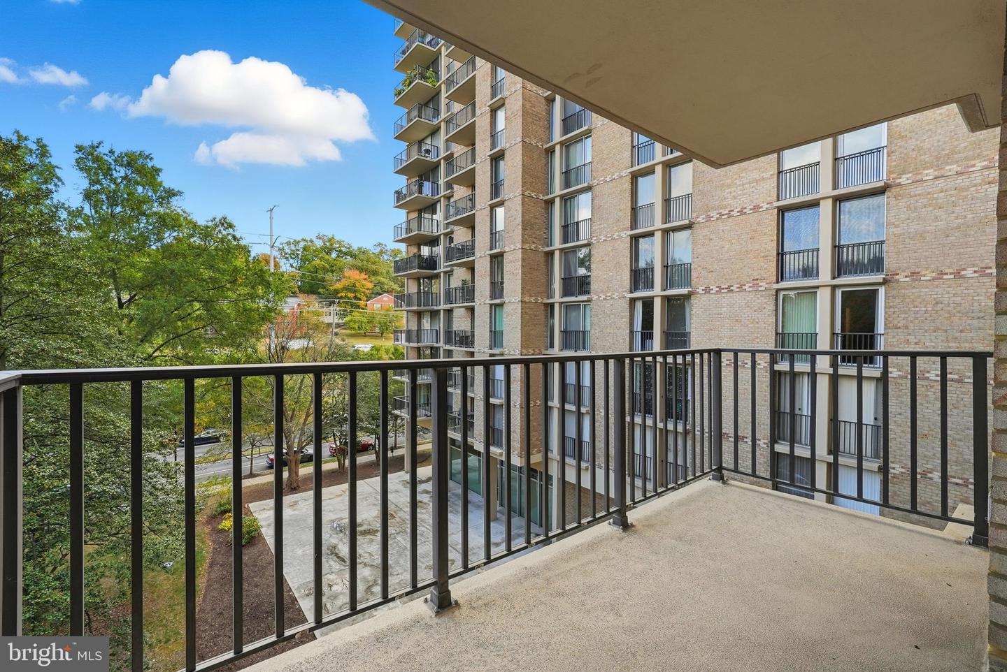 4600 S FOUR MILE RUN DR #321, ARLINGTON, Virginia 22204, 1 Bedroom Bedrooms, ,1 BathroomBathrooms,Residential,For sale,4600 S FOUR MILE RUN DR #321,VAAR2065268 MLS # VAAR2065268
