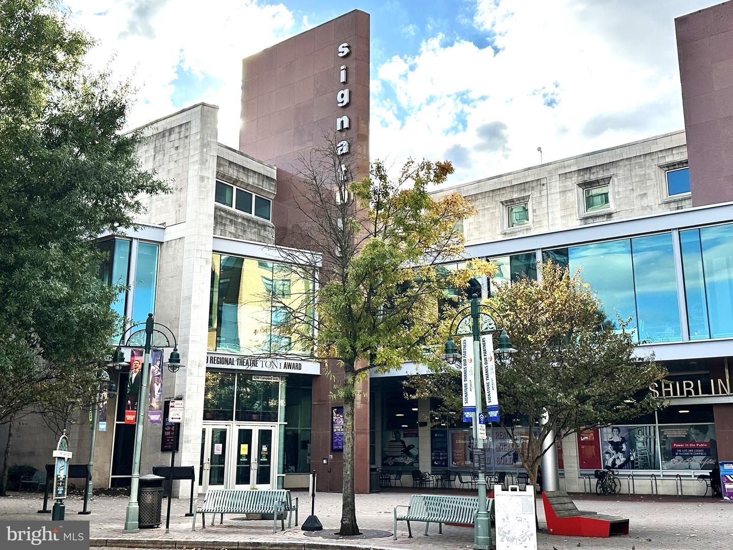 4600 S FOUR MILE RUN DR #321, ARLINGTON, Virginia 22204, 1 Bedroom Bedrooms, ,1 BathroomBathrooms,Residential,For sale,4600 S FOUR MILE RUN DR #321,VAAR2065268 MLS # VAAR2065268