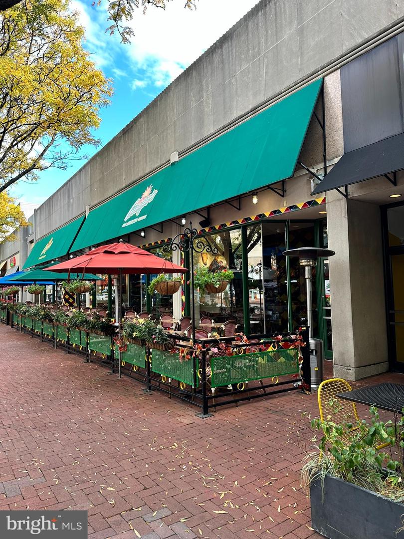 4600 S FOUR MILE RUN DR #321, ARLINGTON, Virginia 22204, 1 Bedroom Bedrooms, ,1 BathroomBathrooms,Residential,For sale,4600 S FOUR MILE RUN DR #321,VAAR2065268 MLS # VAAR2065268