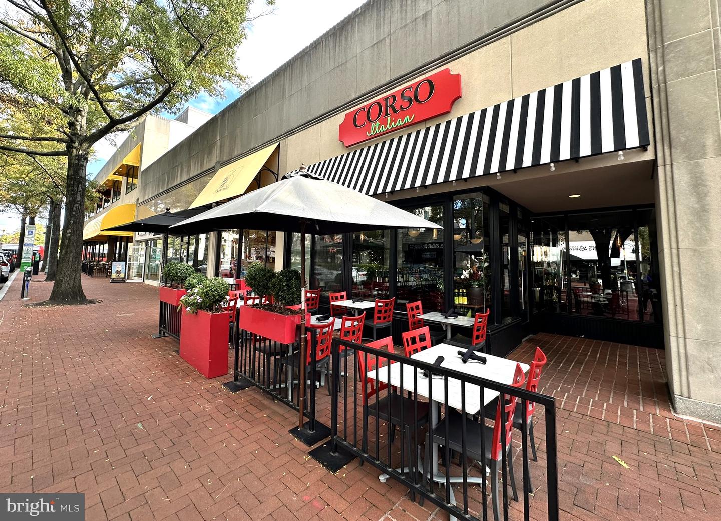 4600 S FOUR MILE RUN DR #321, ARLINGTON, Virginia 22204, 1 Bedroom Bedrooms, ,1 BathroomBathrooms,Residential,For sale,4600 S FOUR MILE RUN DR #321,VAAR2065268 MLS # VAAR2065268