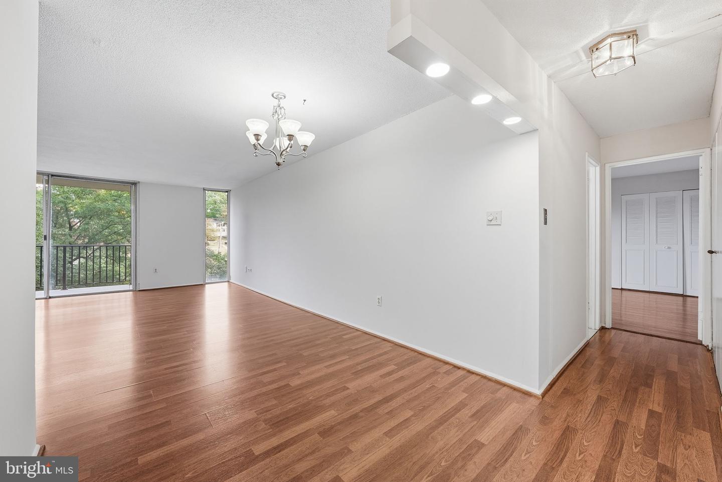 4600 S FOUR MILE RUN DR #321, ARLINGTON, Virginia 22204, 1 Bedroom Bedrooms, ,1 BathroomBathrooms,Residential,For sale,4600 S FOUR MILE RUN DR #321,VAAR2065268 MLS # VAAR2065268