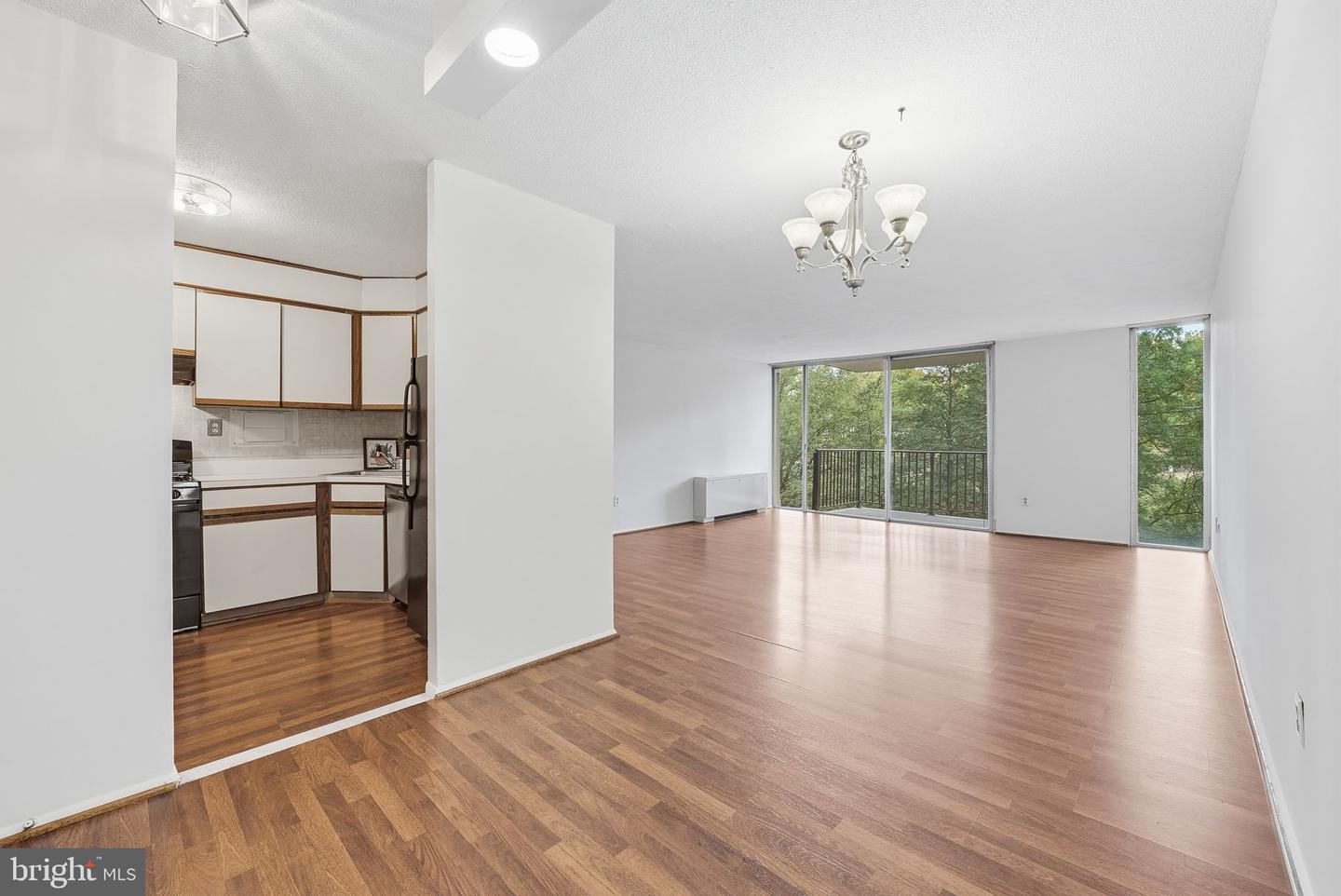 4600 S FOUR MILE RUN DR #321, ARLINGTON, Virginia 22204, 1 Bedroom Bedrooms, ,1 BathroomBathrooms,Residential,For sale,4600 S FOUR MILE RUN DR #321,VAAR2065268 MLS # VAAR2065268