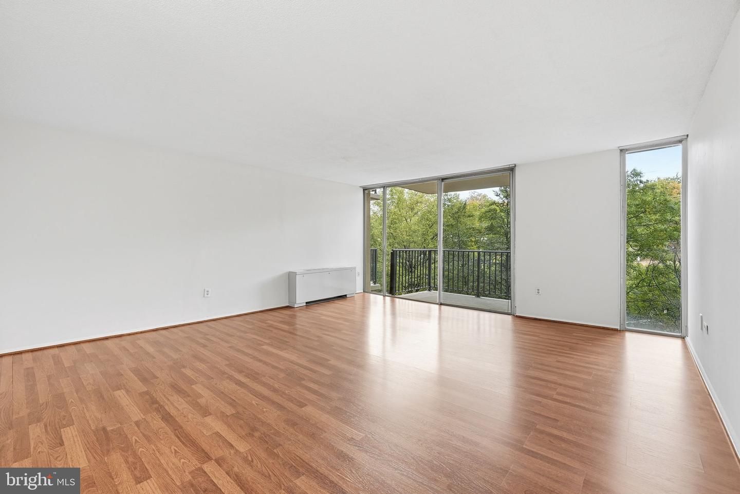 4600 S FOUR MILE RUN DR #321, ARLINGTON, Virginia 22204, 1 Bedroom Bedrooms, ,1 BathroomBathrooms,Residential,For sale,4600 S FOUR MILE RUN DR #321,VAAR2065268 MLS # VAAR2065268