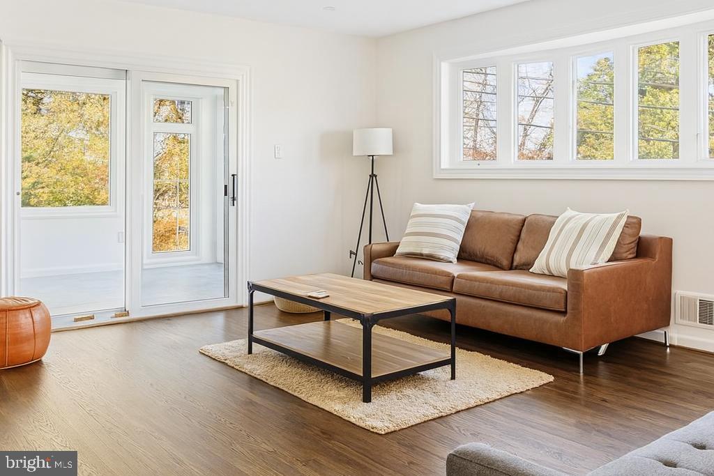 WASHINGTON, District Of Columbia 20020, 4 Bedrooms Bedrooms, 12 Rooms Rooms,3 BathroomsBathrooms,Residential,For sale,DCDC2230646 MLS # DCDC2230646