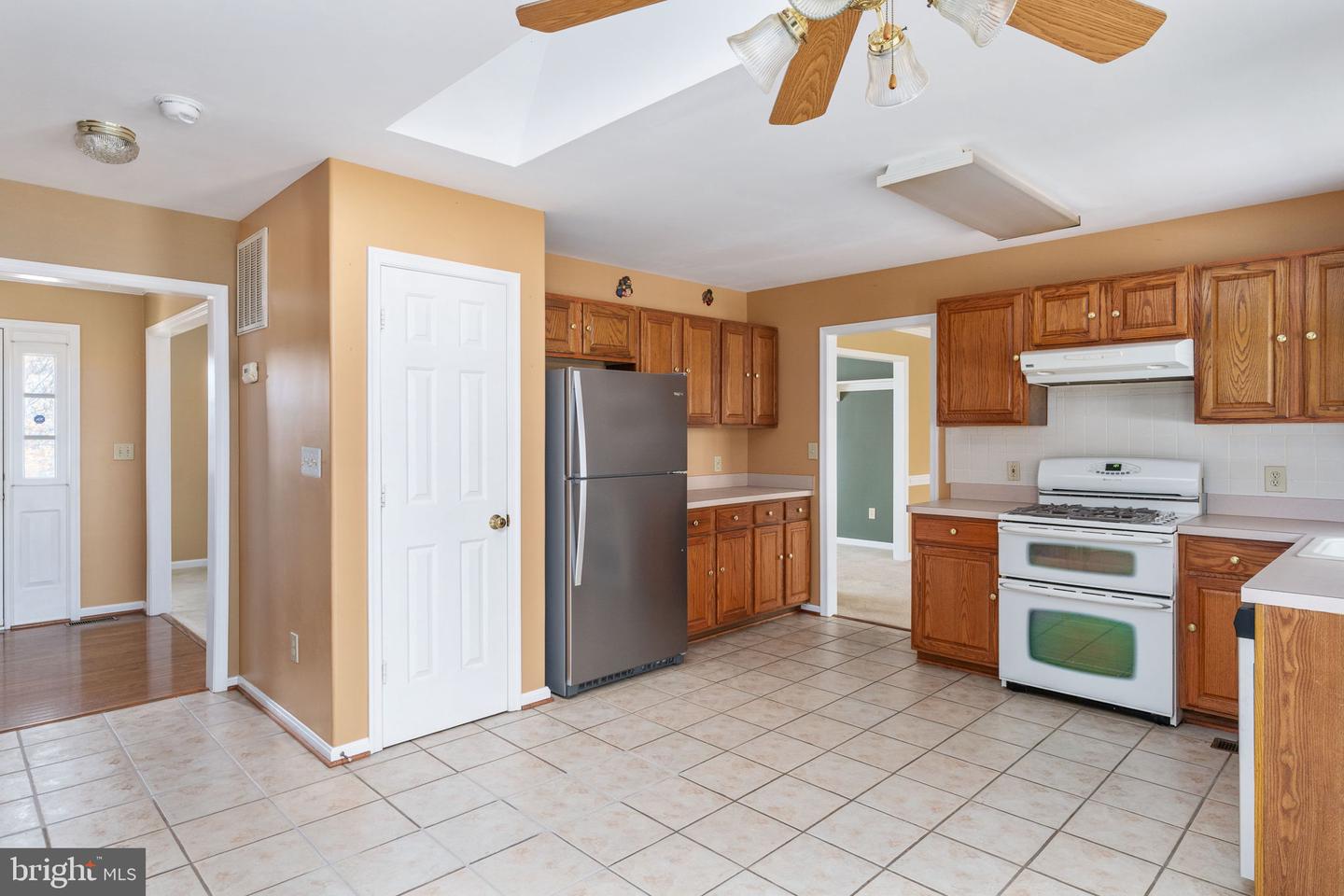 2011 SIERRA DR, FREDERICKSBURG, Virginia 22405, 4 Bedrooms Bedrooms, 13 Rooms Rooms,3 BathroomsBathrooms,Residential,For sale,2011 SIERRA DR,VAST2044128 MLS # VAST2044128