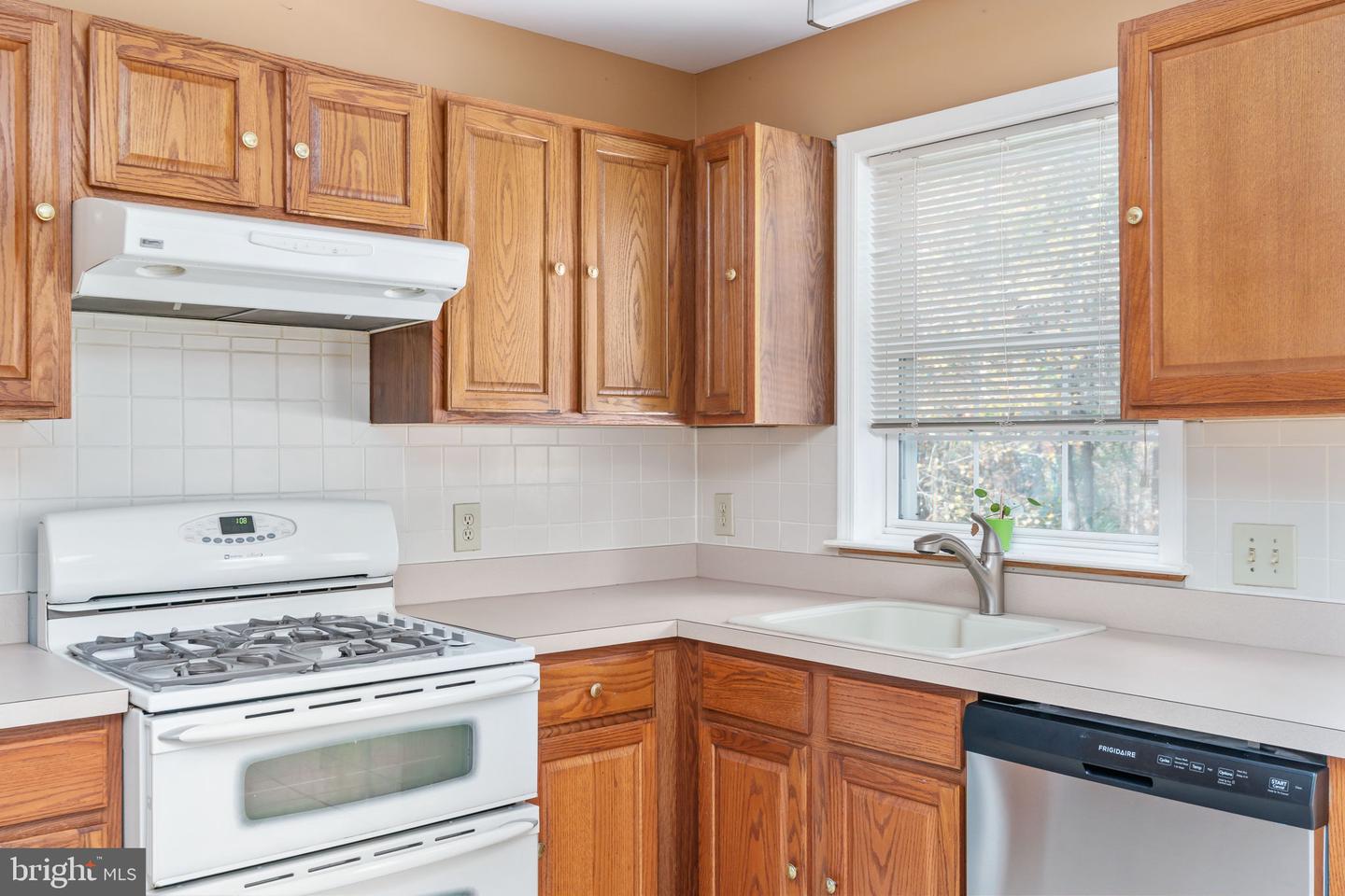 2011 SIERRA DR, FREDERICKSBURG, Virginia 22405, 4 Bedrooms Bedrooms, 13 Rooms Rooms,3 BathroomsBathrooms,Residential,For sale,2011 SIERRA DR,VAST2044128 MLS # VAST2044128