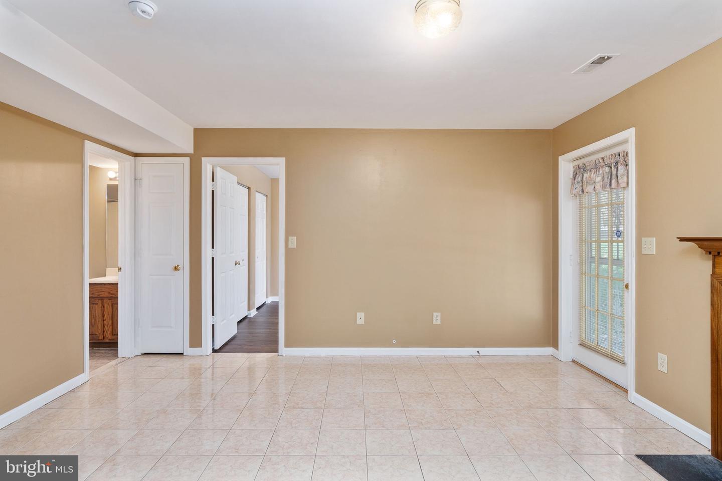 2011 SIERRA DR, FREDERICKSBURG, Virginia 22405, 4 Bedrooms Bedrooms, 13 Rooms Rooms,3 BathroomsBathrooms,Residential,For sale,2011 SIERRA DR,VAST2044128 MLS # VAST2044128