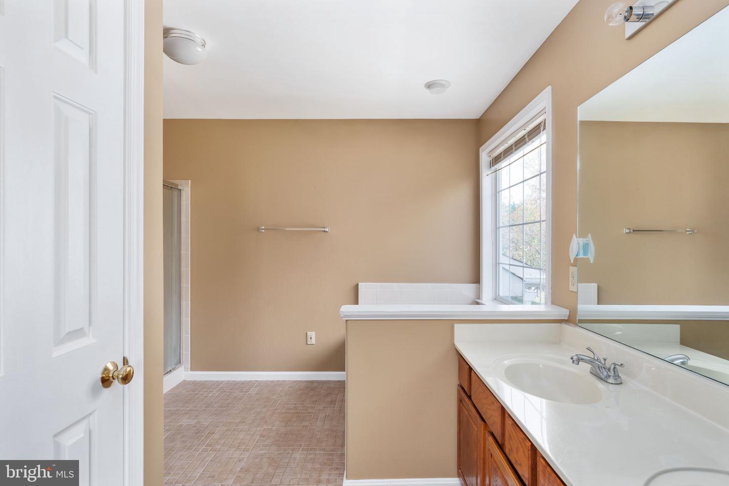 2011 SIERRA DR, FREDERICKSBURG, Virginia 22405, 4 Bedrooms Bedrooms, 13 Rooms Rooms,3 BathroomsBathrooms,Residential,For sale,2011 SIERRA DR,VAST2044128 MLS # VAST2044128