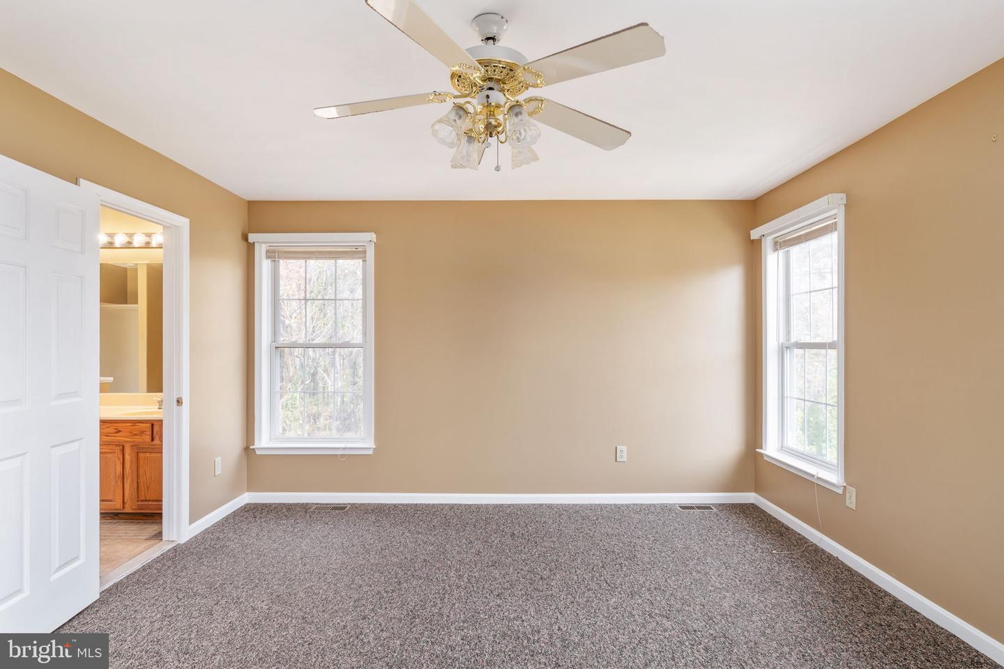 2011 SIERRA DR, FREDERICKSBURG, Virginia 22405, 4 Bedrooms Bedrooms, 13 Rooms Rooms,3 BathroomsBathrooms,Residential,For sale,2011 SIERRA DR,VAST2044128 MLS # VAST2044128