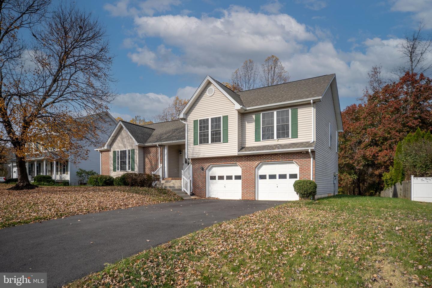 2011 SIERRA DR, FREDERICKSBURG, Virginia 22405, 4 Bedrooms Bedrooms, 13 Rooms Rooms,3 BathroomsBathrooms,Residential,For sale,2011 SIERRA DR,VAST2044128 MLS # VAST2044128